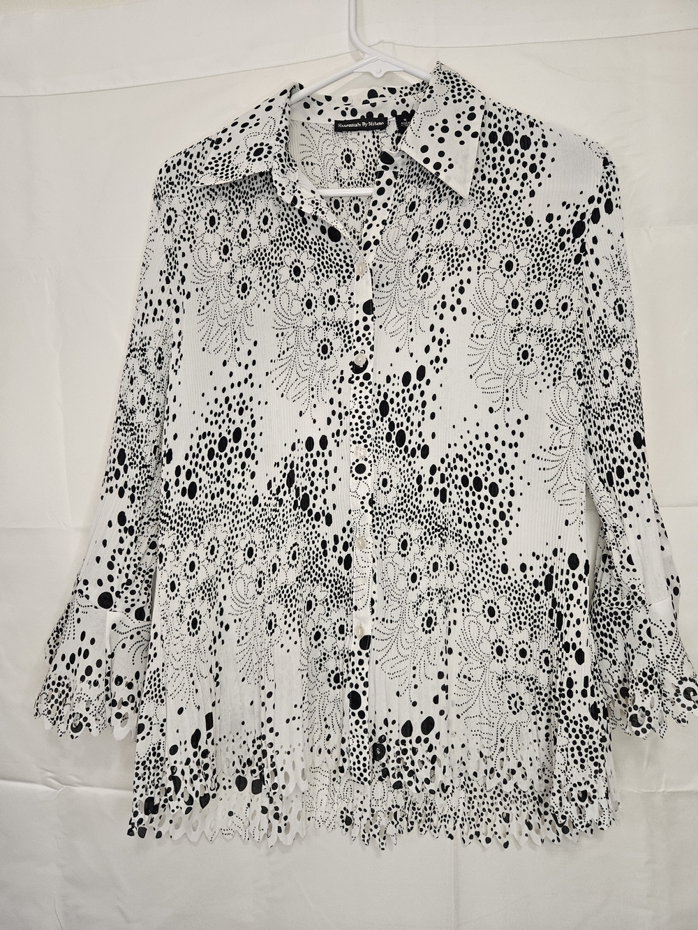 Essentials by Milano Black & White Floral Dot Button-Down Top M
